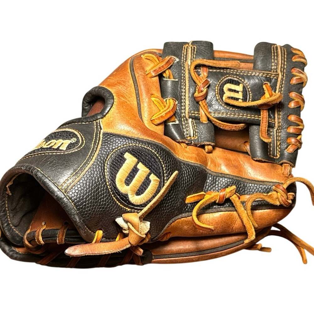 Wilson A2000 1788 11.25" Infield Baseball Glove Right Hand Throw SuperSkin